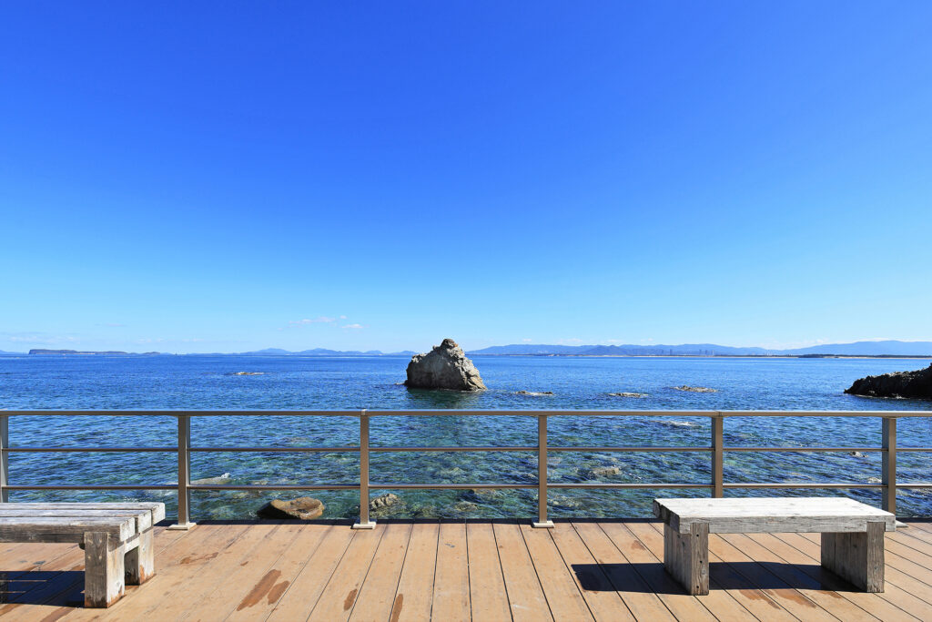 志賀島ドッグのフォトギャラリー。海沿いデッキから見える志賀島の景色